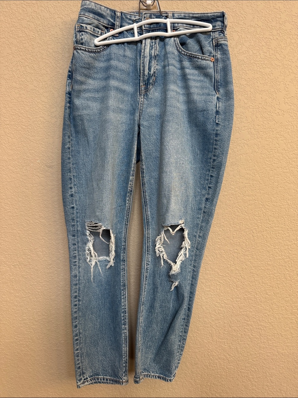 American Eagle Strigid Ripped Mom Jeans | Size 2 Short | High Rise Light Wash